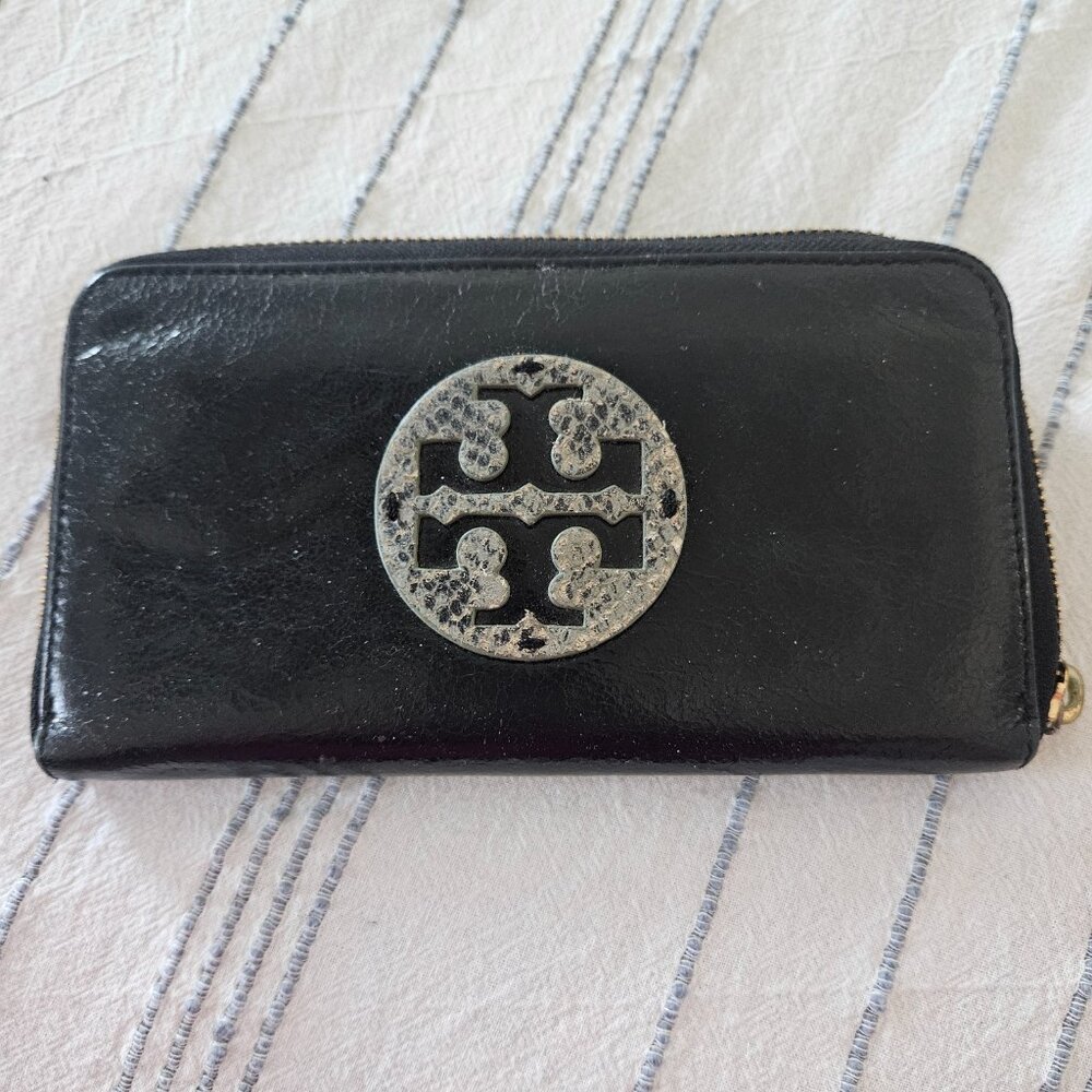 Tori Burch black wallet